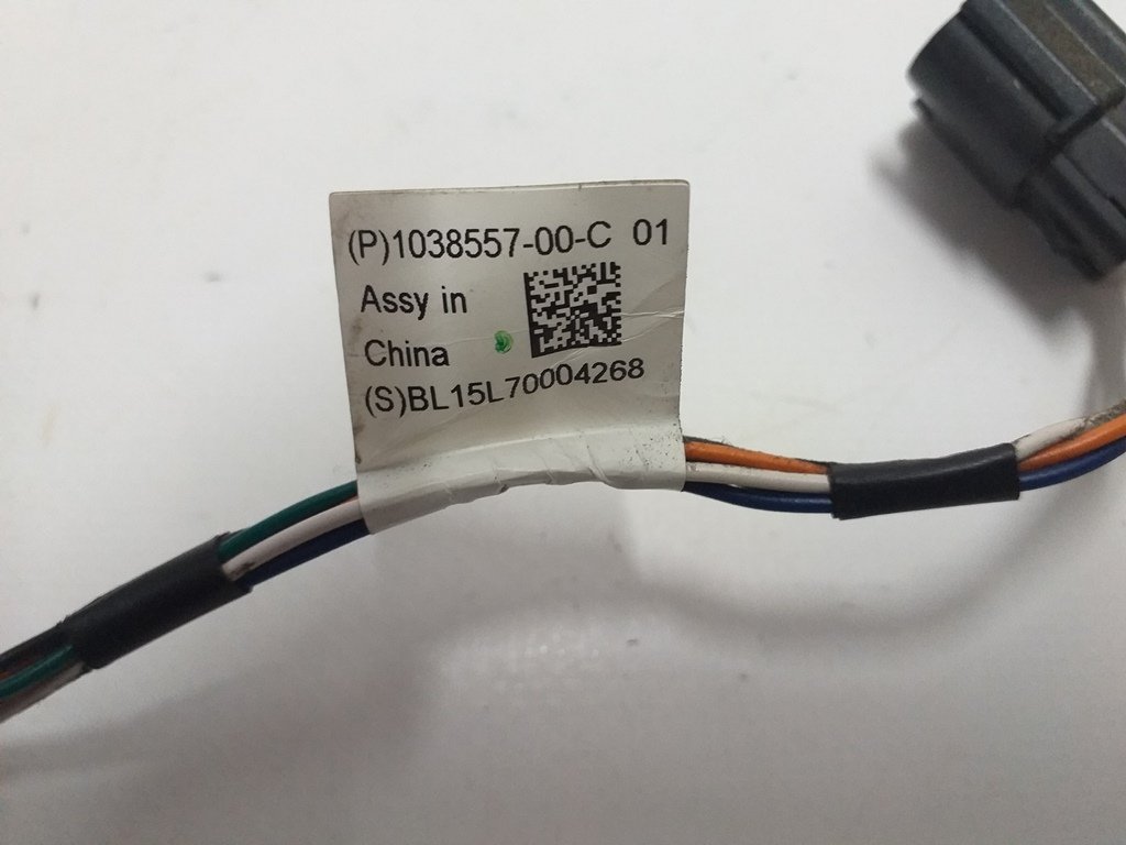 10 Люк порта зарядки с электроприводом Tesla model X S REST 1038548-00-I